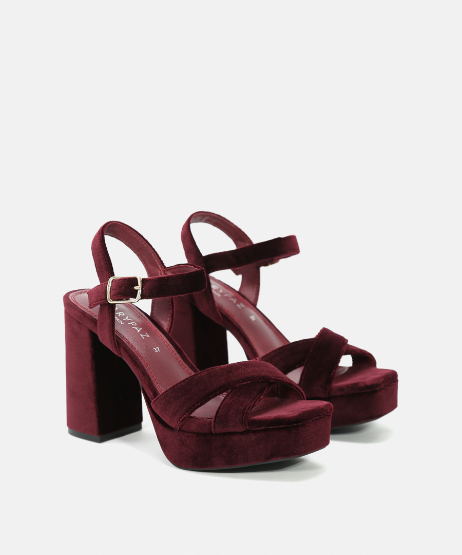 Sand&aacute;lias plataforma veludo